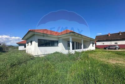 Lapusel - CASA finisata cu 700 mp teren - 2