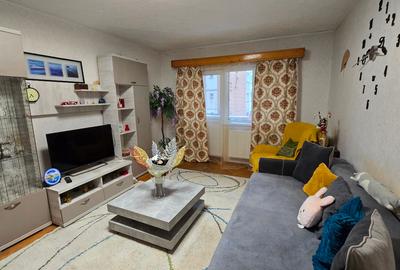 Vând apartament 3 camere Alfa etaj 1 - 4