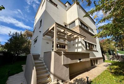 Casă cu 10 camere cu Canalizare în Primăverii - 1