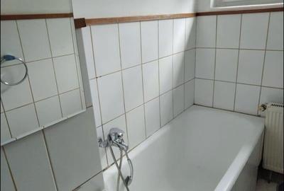 Decomandat, mobilat si utilat in Complexul Studentesc - 7