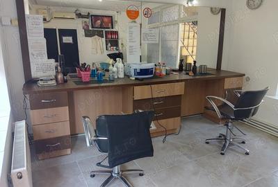 Ofer spre inchiriere scaun de coafura frizerie la salon - 1
