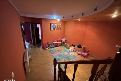 Casă cu 4 camere în Central