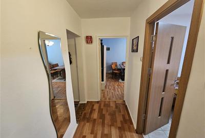 Apartament cu 3 camere decomandat, mobilat în Micro IV - 19