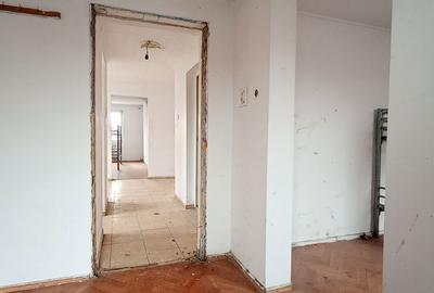 Casă cu 6 camere decomandat cu Teren 445 Mp în Bujac - 4