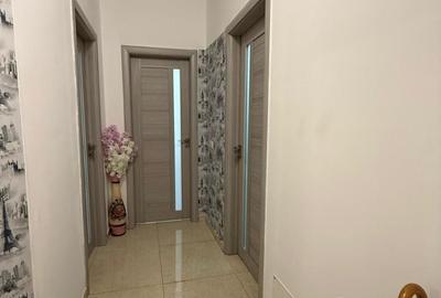Apartament cu 3 camere decomandat, mobilat în Berceni