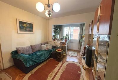 Apartament cu 3 camere, etaj intermediar, zona Iulius Mall