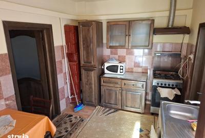 Casă cu 3 camere cu Teren 280 Mp în CFR - 3