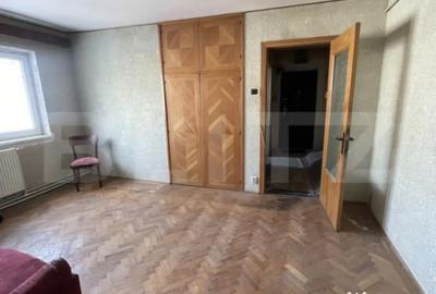 Apartament cu 3 camere semidecomandat în Central - 1