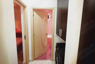 Apartament cu 3 camere decomandat, mobilat în Soarelui