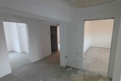 Apartament cu 4 camere decomandat în Central - 2
