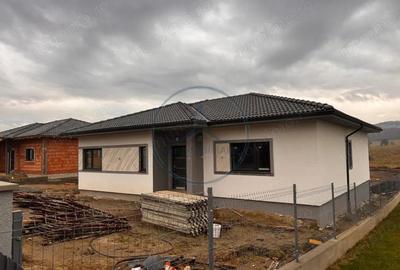 Casă cu 3 camere cu Teren 500 Mp în Central