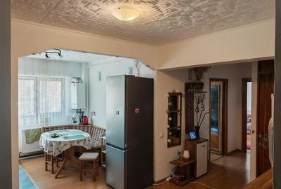 Apartament cu 3 camere semidecomandat în Ultracentral
