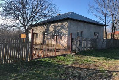 Casă cu 6 camere cu Teren 1200 Mp în Nuci - 2