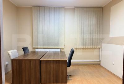 Spa?ii comerciale in cladire de birouri central - 1