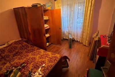 Apartament cu 3 camere semidecomandat în Alexandru Obregia