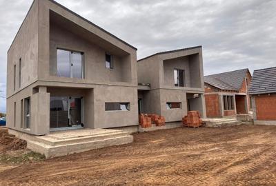 Casă individuală cu 4 camere cu Canalizare în Ghiroda - 1