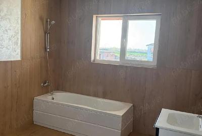 Casă cu 6 camere cu Teren 325 Mp în Dumbrăvița