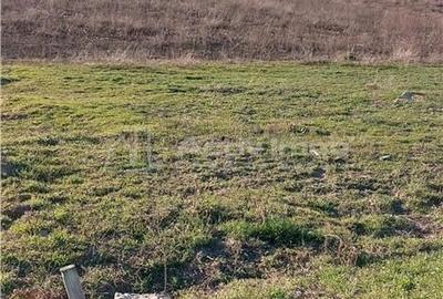 Teren de 1392 mp, în Vânători