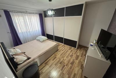 Apartament cu 3 camere decomandat, mobilat în Central