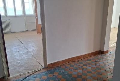 Apartament cu 3 camere decomandat în Progresul - 3