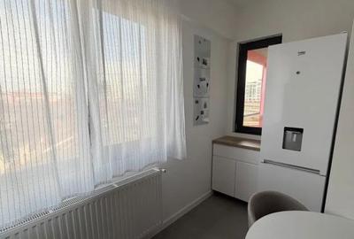 Apartament cu 2 camere, mobilat în Regie - 1