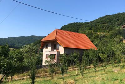 Casă cu 4 camere în Central - 2