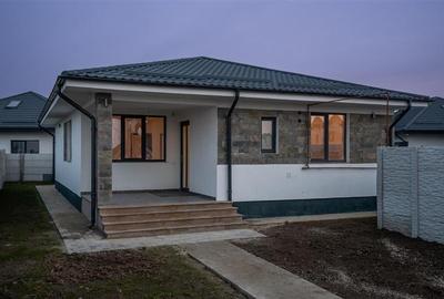 Casă individuală cu 4 camere cu Canalizare în Central