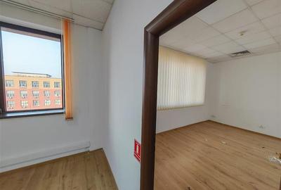 Birou, de 58 mp, în Politehnica - 4