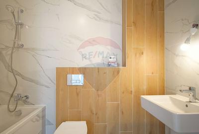 Apartament cu 3 camere semidecomandat în Tractorul - 13