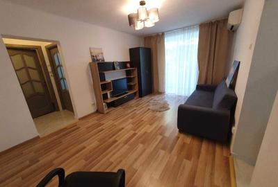 Apartament cu 3 camere semidecomandat, mobilat în Titan