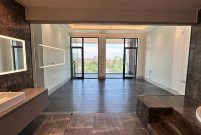 Penthouse cu 4 camere decomandat în Floreasca