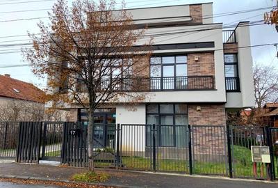 Casă individuală cu 9 camere în Andrei Mureșanu