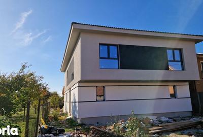 Casă cu 4 camere cu Teren 330 Mp în Ghiroda
