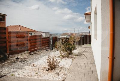 Casă individuală cu 4 camere cu Canalizare în Iris - 3