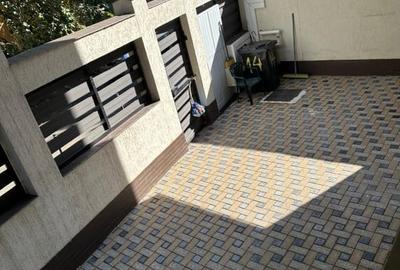 Apartament 4 Camere Pe 3 Niveluri + Curte Proprie 40 mp2 , Metrou Crangasi - 2