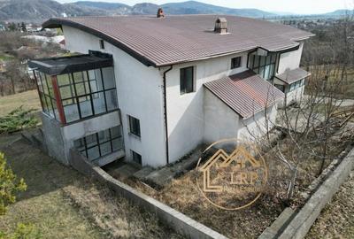 Valenii de Munte-Vila 13 camere, 6500mp teren, ideal business - 6