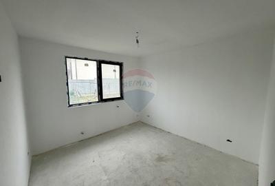 Casă cu 4 camere cu Teren 418 Mp în Golești - 11