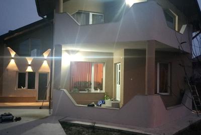 Casă cu 4 camere în Exterior Vest
