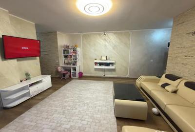 Apartament cu 3 camere semidecomandat în 9 Mai - 18