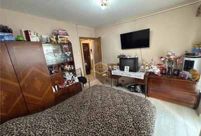 Apartament cu 2 camere decomandat în Micro 17 - 7