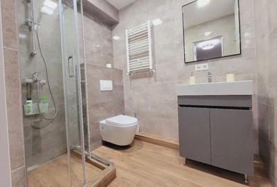 Garsonieră decomandată în Titan