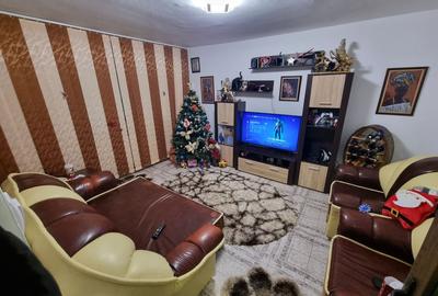 Apartament cu 3 camere decomandat în CET