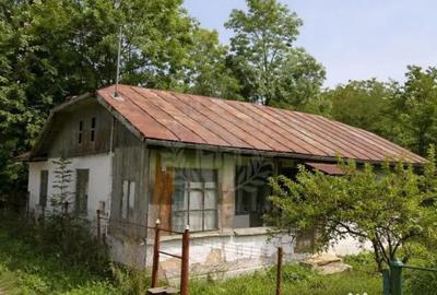 Casă cu 3 camere cu Teren 713 Mp în Central - 2