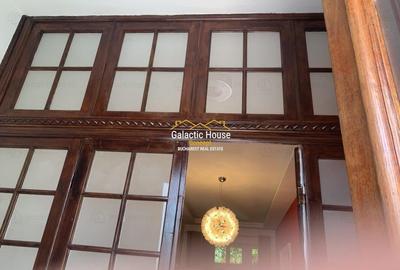 ANSAMBLU VILE - TREI CORPURI CL?DIRE - LOCURI DE PARCARE - 12 MASINI - 4