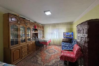 Apartament cu 3 camere decomandat în Movilei