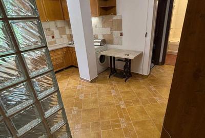 Apartament cu 3 camere decomandat în Calea București - 2