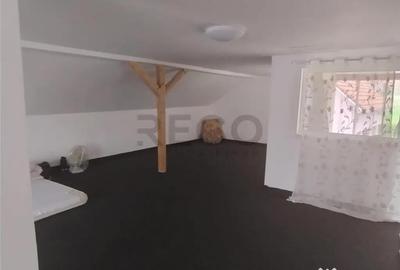 Casă cu 9 camere cu Teren 2600 Mp în Hotar - 1