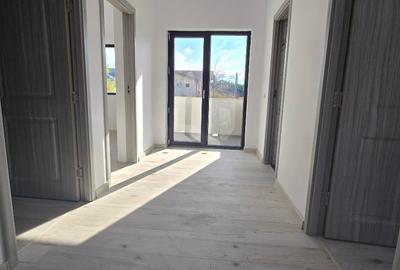 Casă Individuală Cuplată, 4 camere , Stradă asfaltată , Toate utilitățile - 9