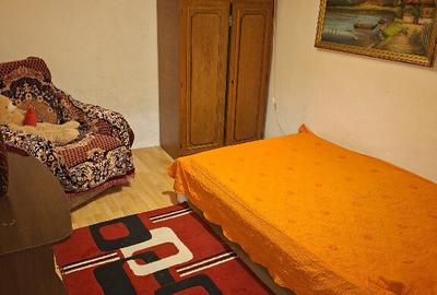 Inchiriez apartament 2 camere la curte Andronache - 1