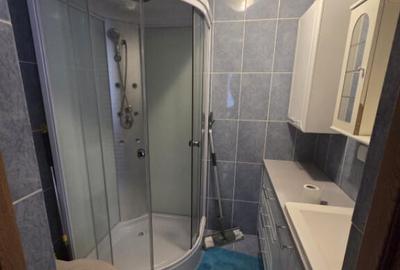 Apartament cu 3 camere decomandat, mobilat în Valea Aurie